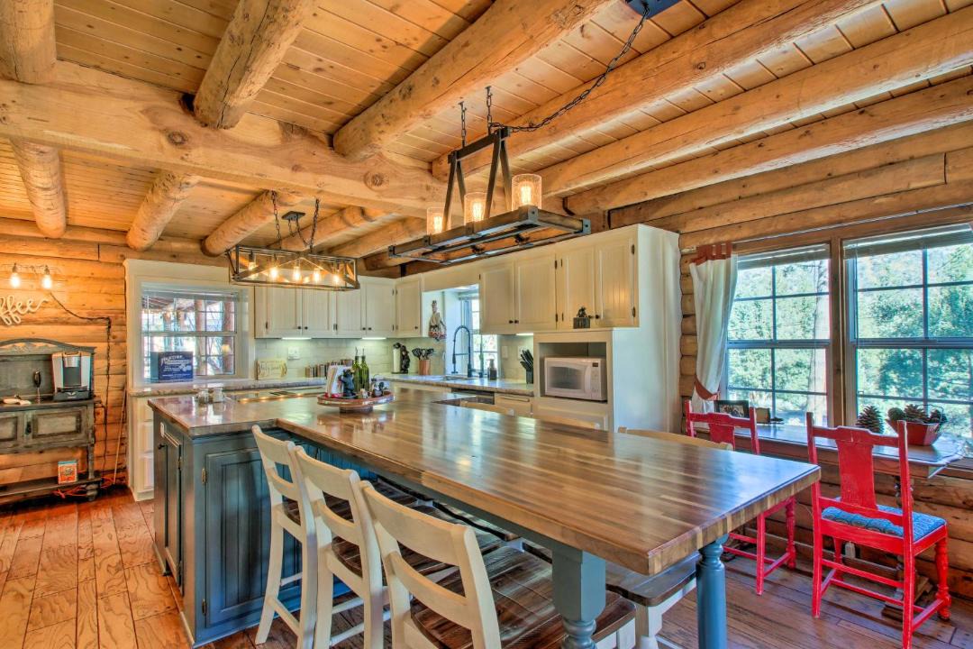 Photo of Livingroom in Pine Mountain Club