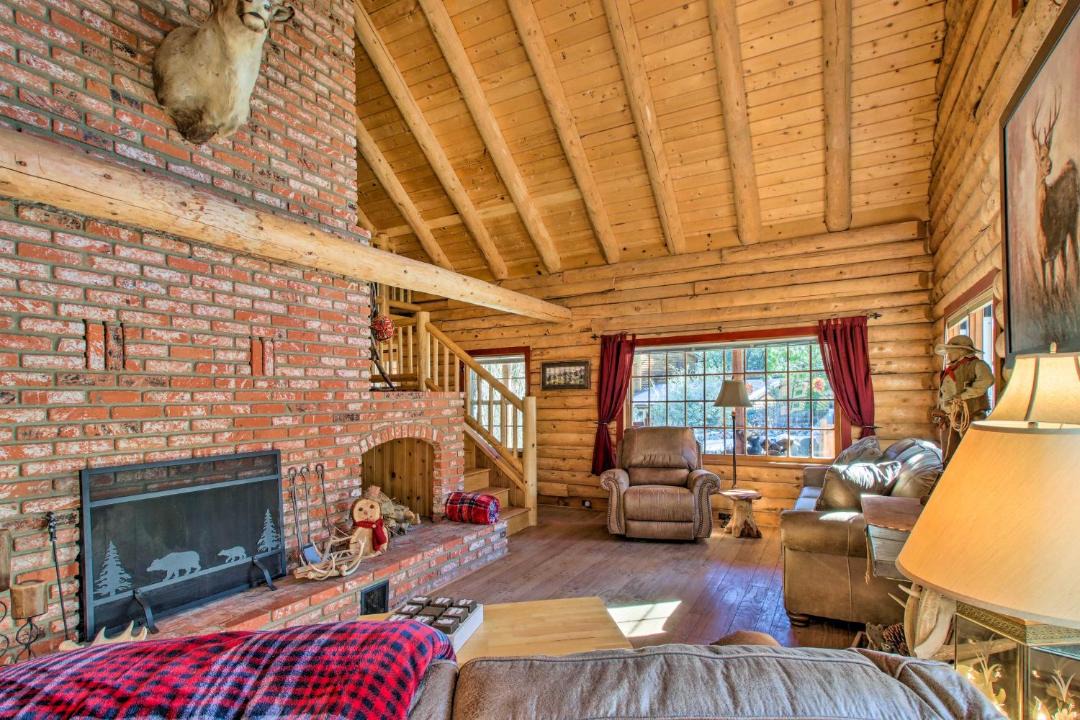 Photo of Livingroom in Pine Mountain Club