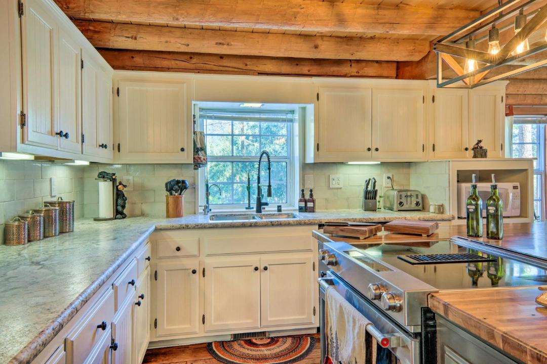 Photo of Kitchen in Pine Mountain Club