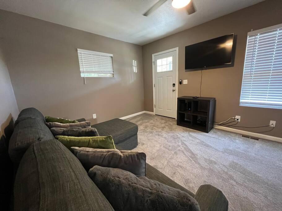 Photo of Livingroom in Central - Terry