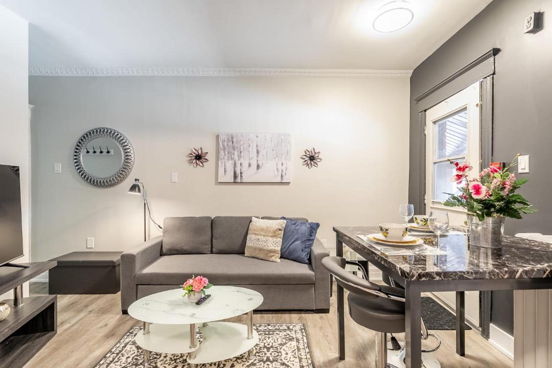 Photo of Livingroom in Central Hamilton