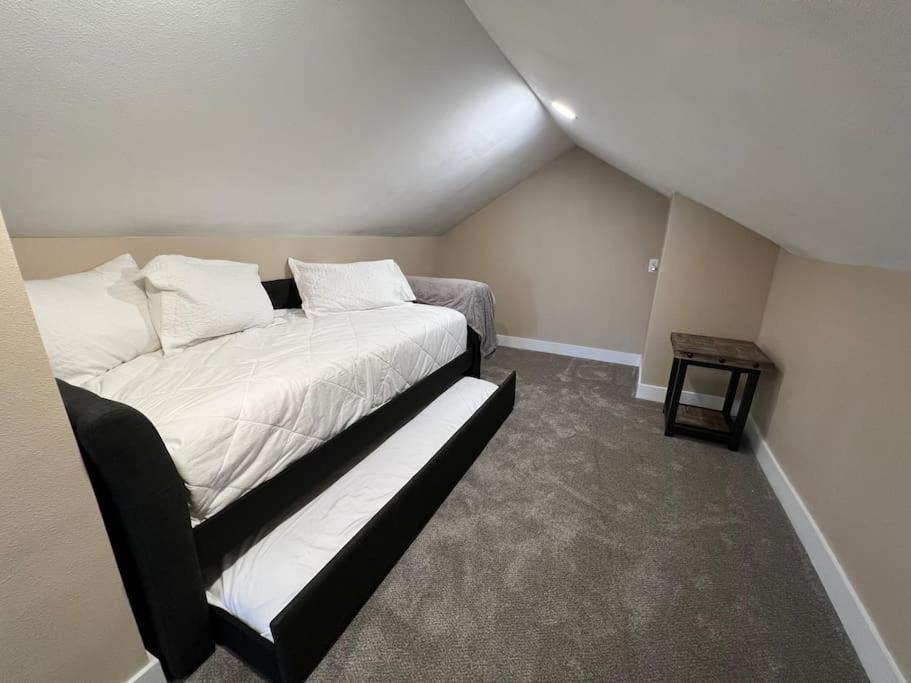 Photo of Bedroom in Central - Terry