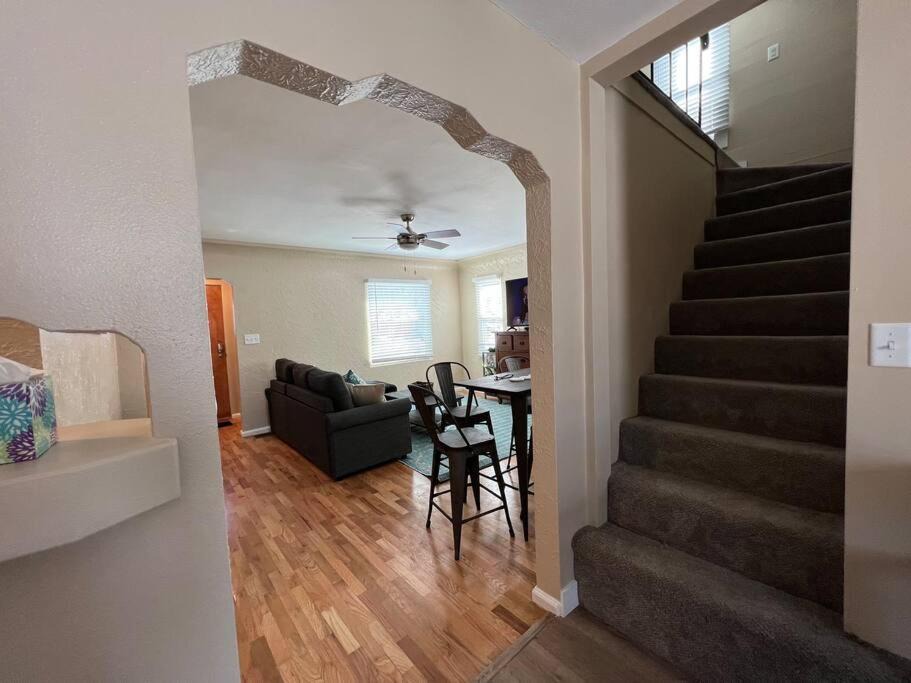 Photo of Livingroom in Central - Terry
