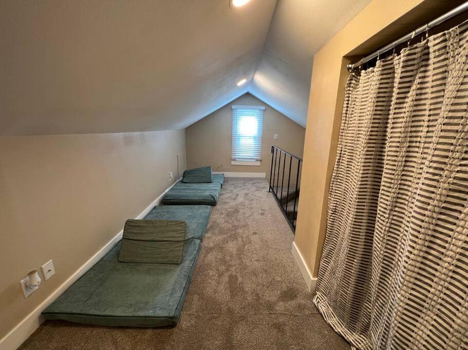 Photo of Bedroom in Central - Terry