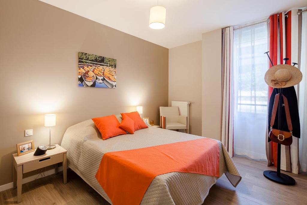 Photo of Bedroom in Suresnes