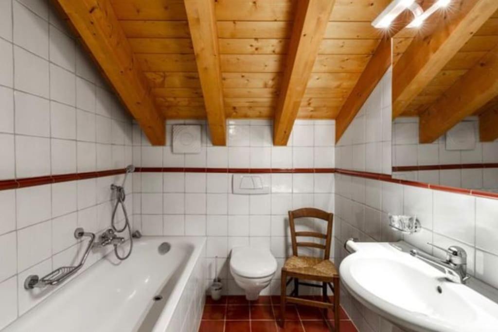 Photo of Bathroom in Lens