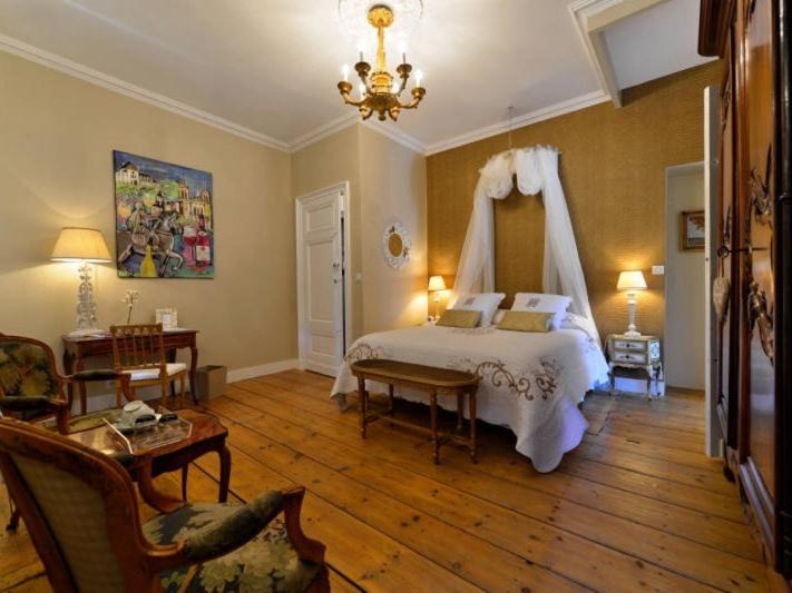 Photo of Bedroom in Castelnau-de-Medoc