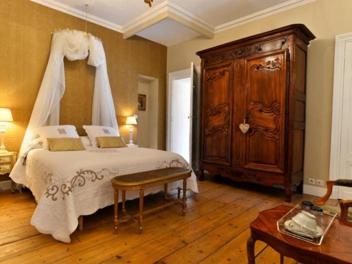 Photo of Bedroom in Castelnau-de-Medoc