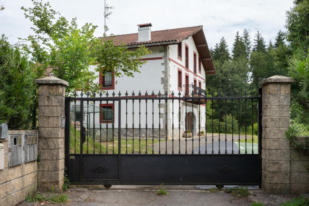 Photo of Buildings in Forua