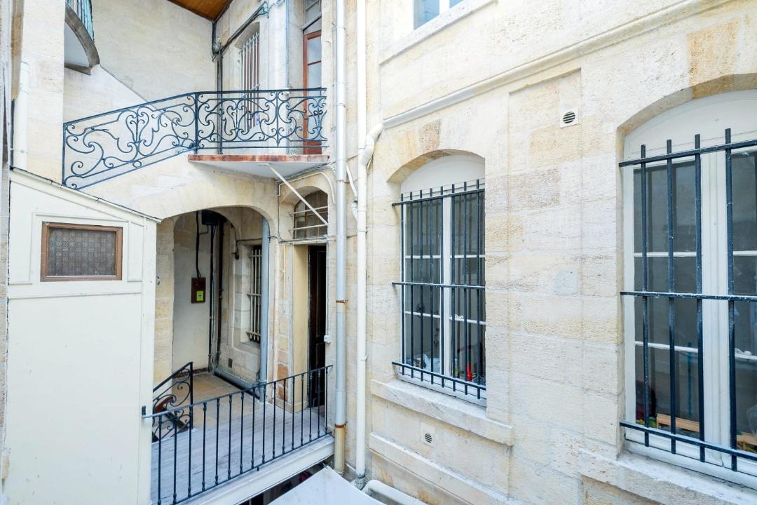 Photo of Buildings in Hotel de Ville - Quinconces