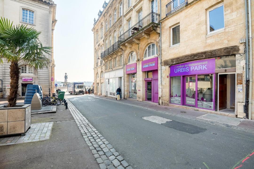 Photo of Buildings in Hotel de Ville - Quinconces