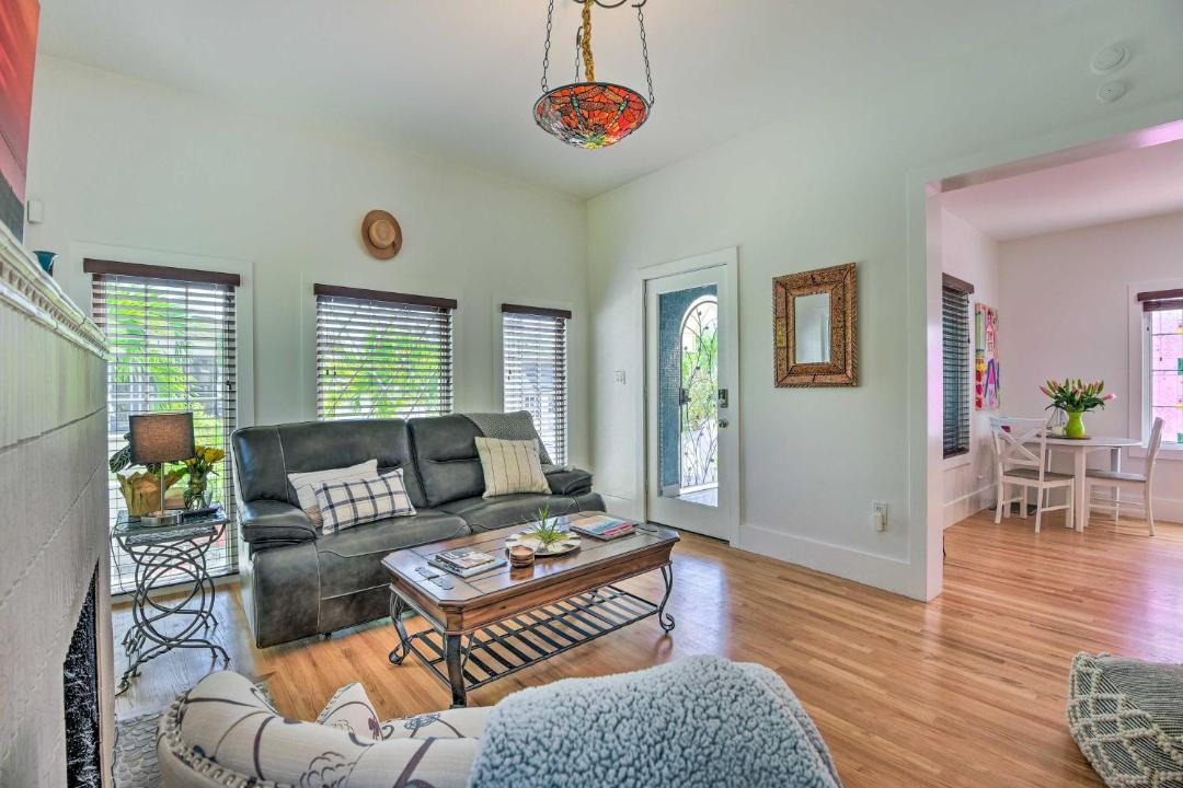 Photo of Livingroom in Central Sarasota