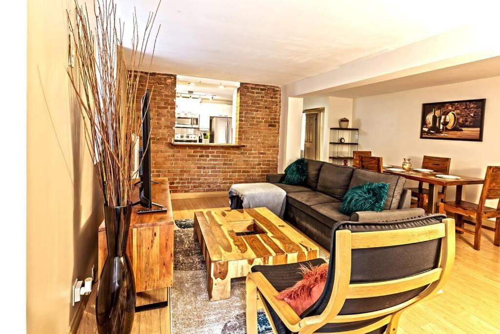 Photo of Livingroom in Shaughnessy Village