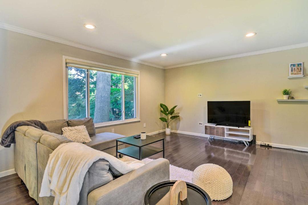 Photo of Livingroom in West Bloomfield