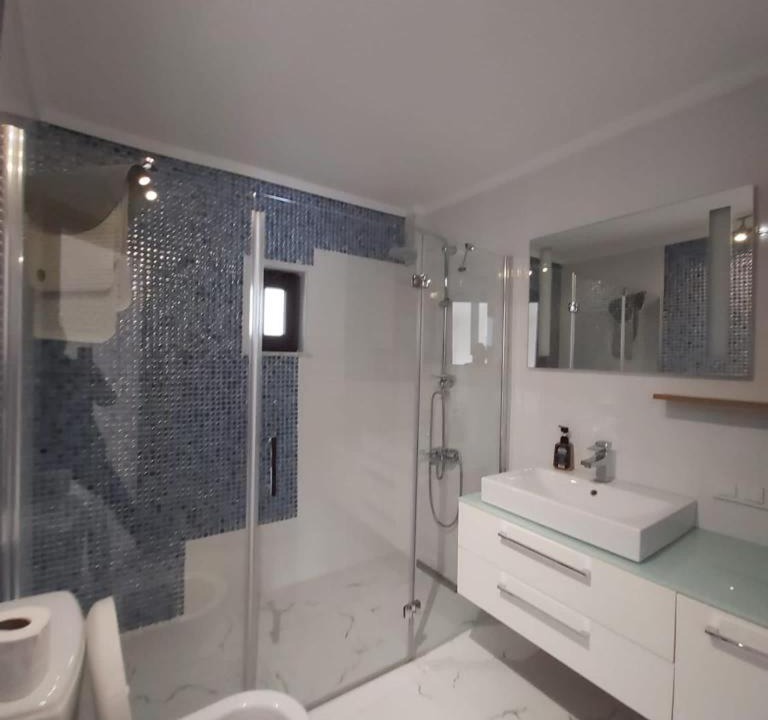 Photo of Bathroom in Lara