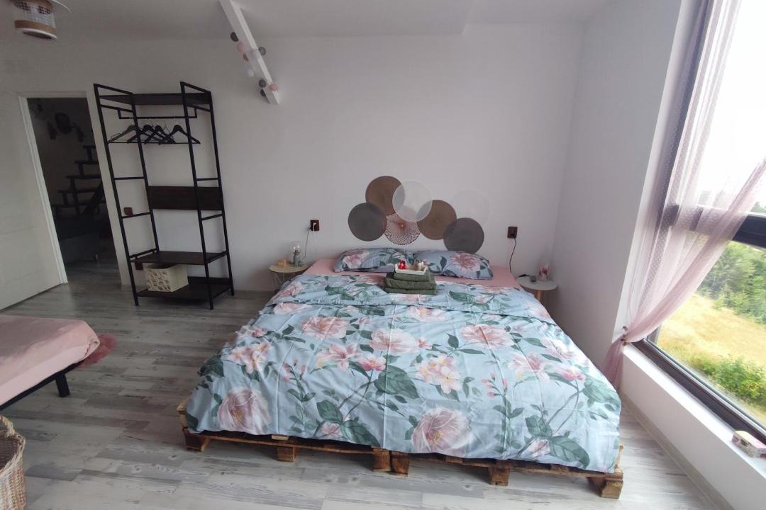 Photo of Bedroom in Vulcan