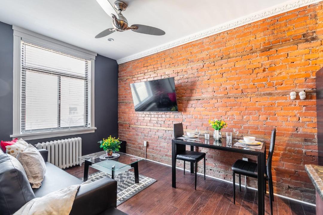 Photo of Livingroom in Central Hamilton