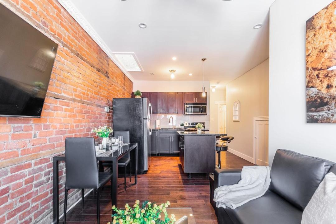 Photo of Livingroom in Central Hamilton