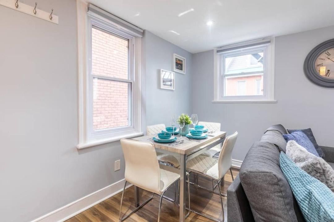 Photo of Livingroom in Centretown West
