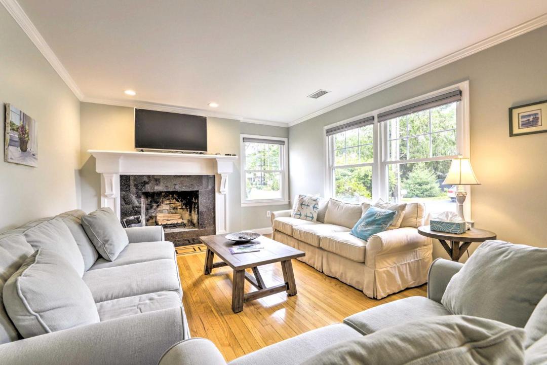 Photo of Livingroom in Old Saybrook