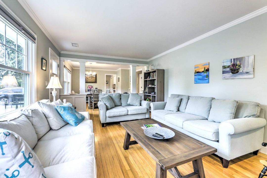 Photo of Livingroom in Old Saybrook