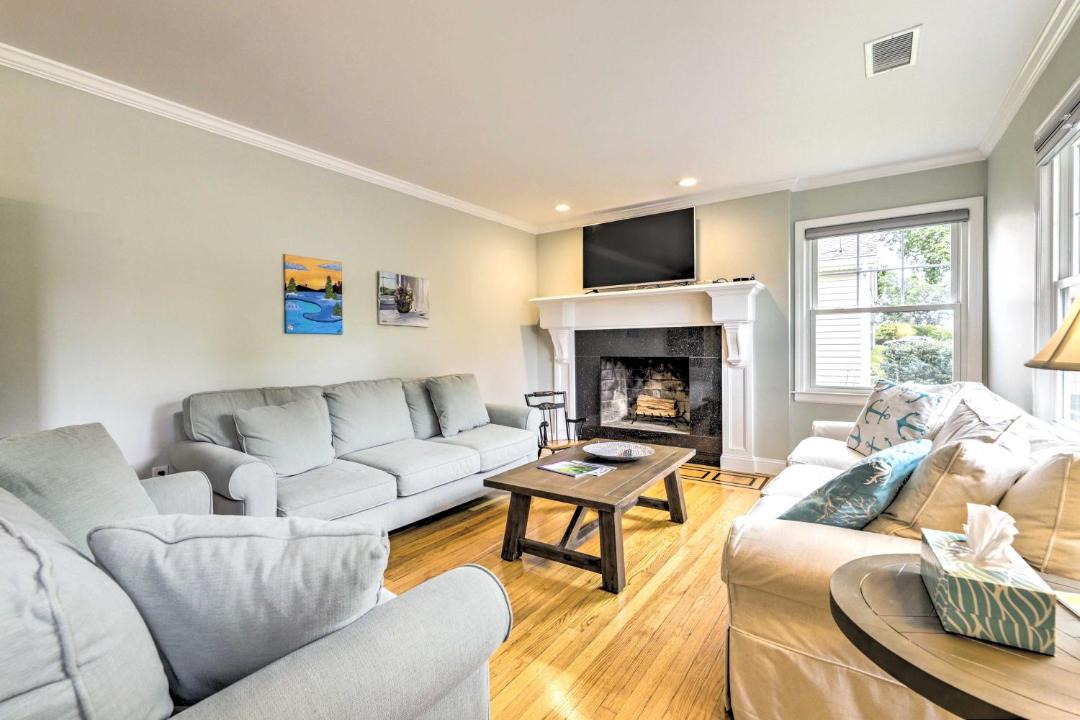 Photo of Livingroom in Old Saybrook