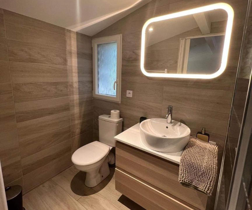 Photo of Bathroom in Entrecasteaux
