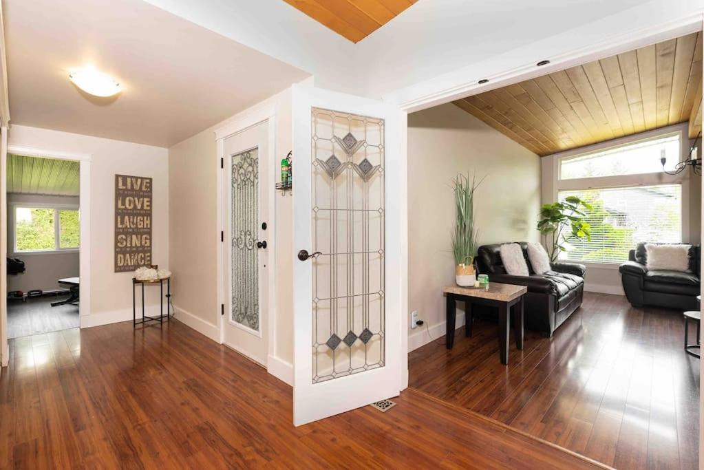 Photo of Livingroom in Abbotsford