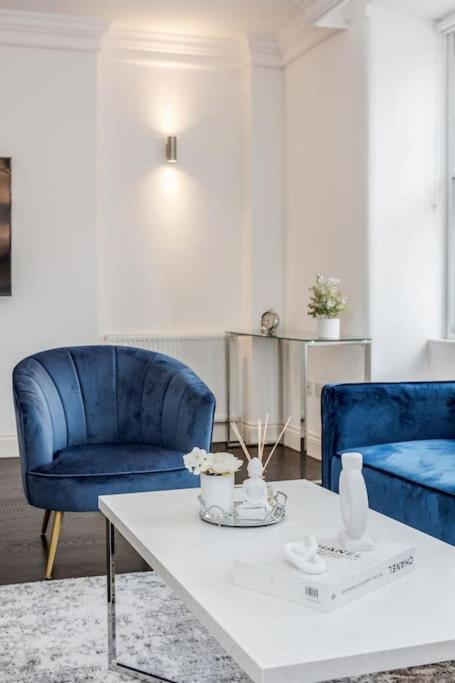 Photo of Livingroom in Brompton & Hans Town