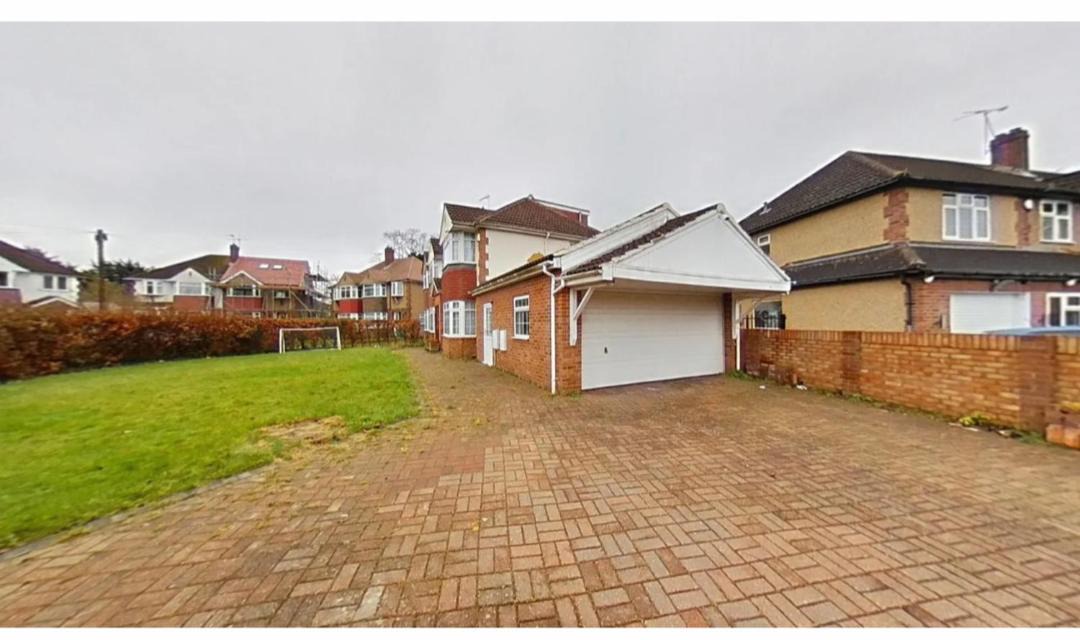 Photo of Buildings in Langley Marish
