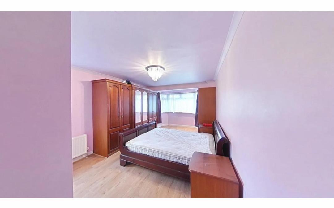 Photo of Bedroom in Langley Marish