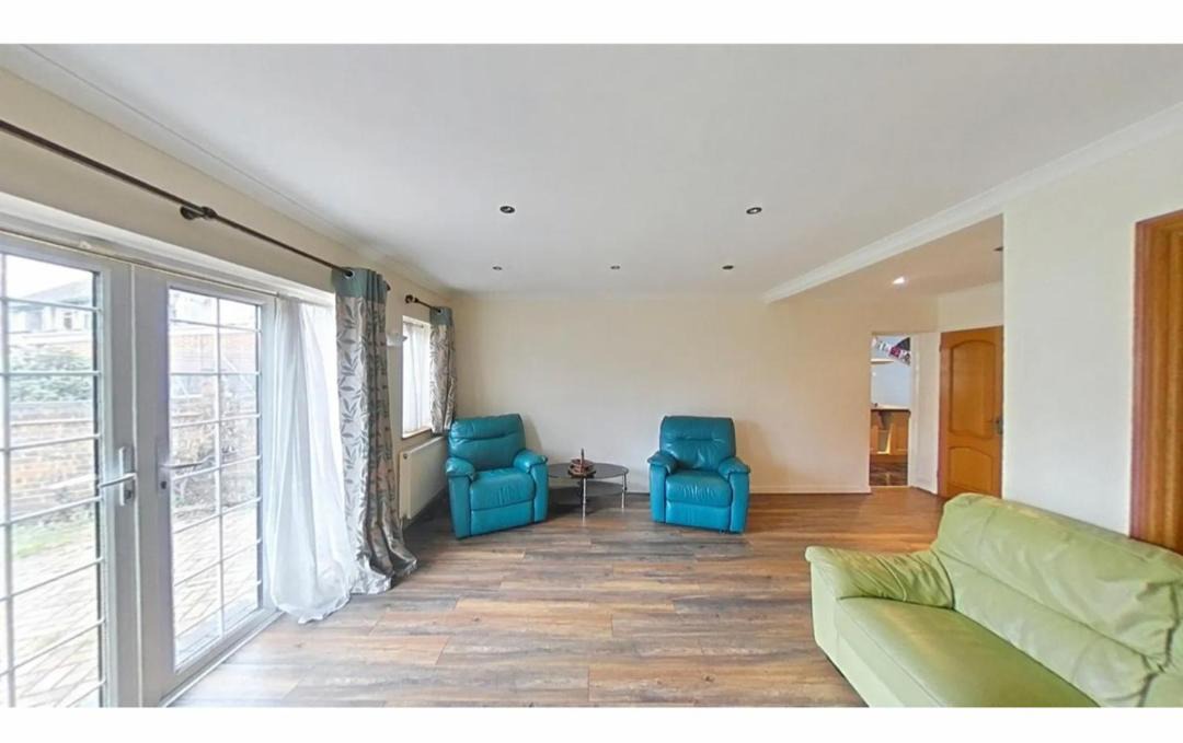 Photo of Livingroom in Langley Marish