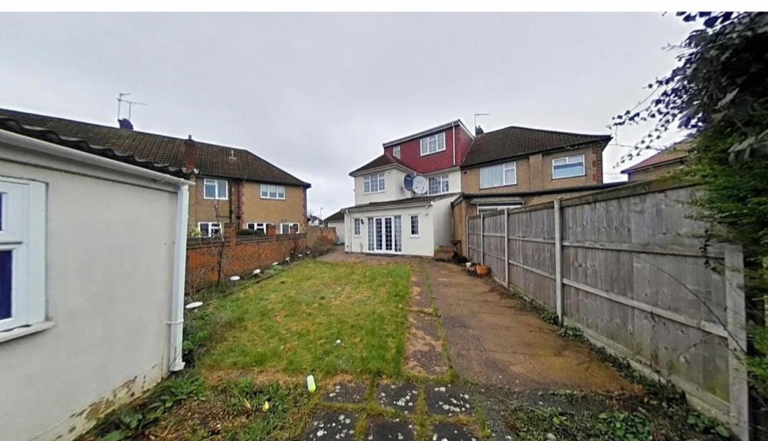 Photo of Buildings in Langley Marish