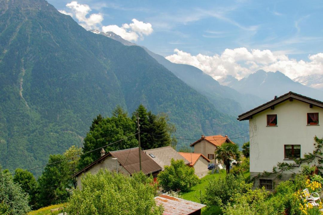 Photo of Buildings in Leontica