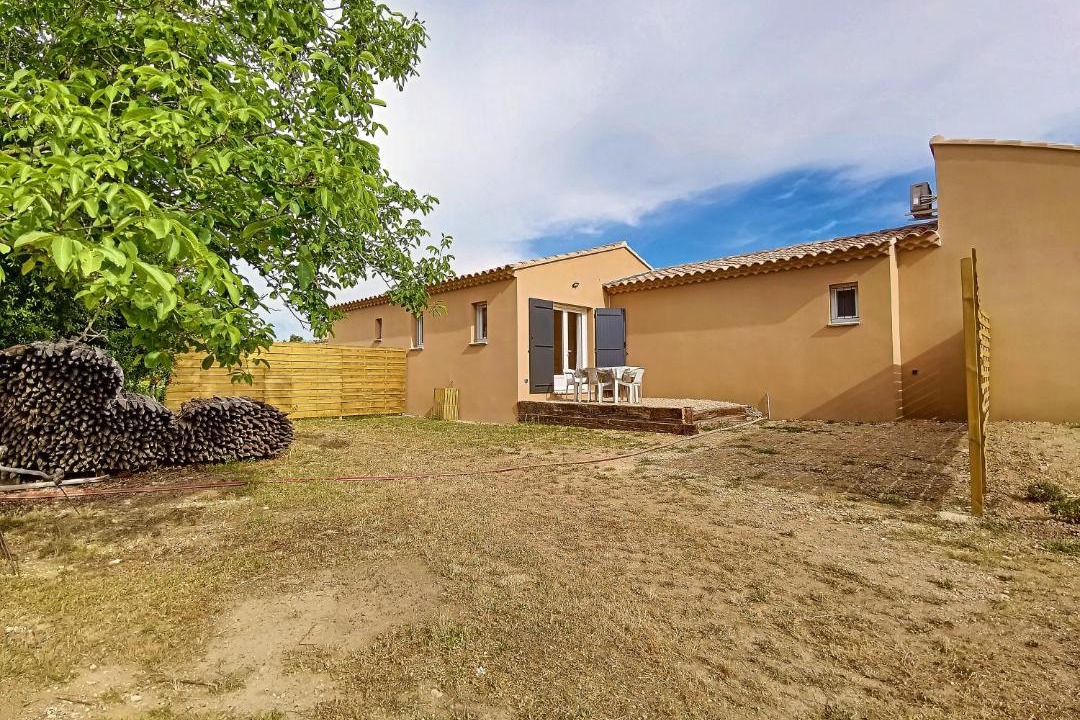Photo of Buildings in Eygalieres