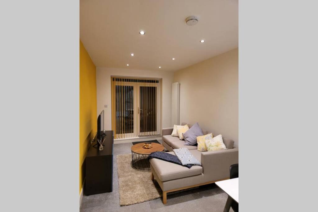 Photo of Livingroom in West Hendon