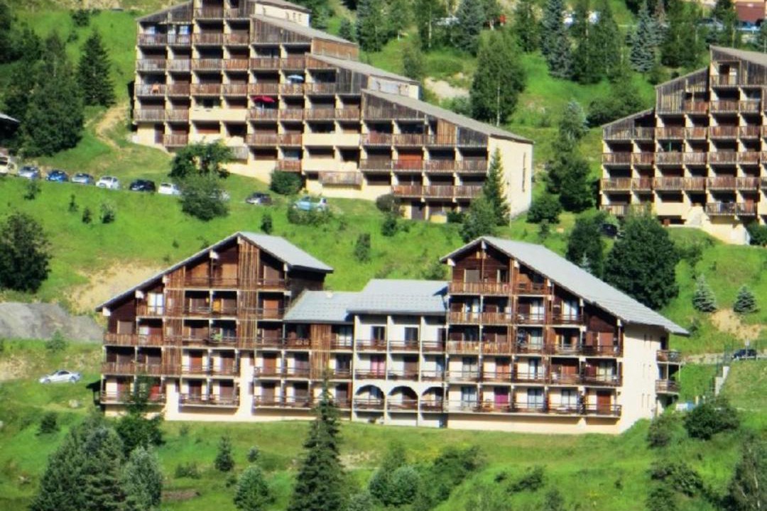 Photo of Buildings in Auris