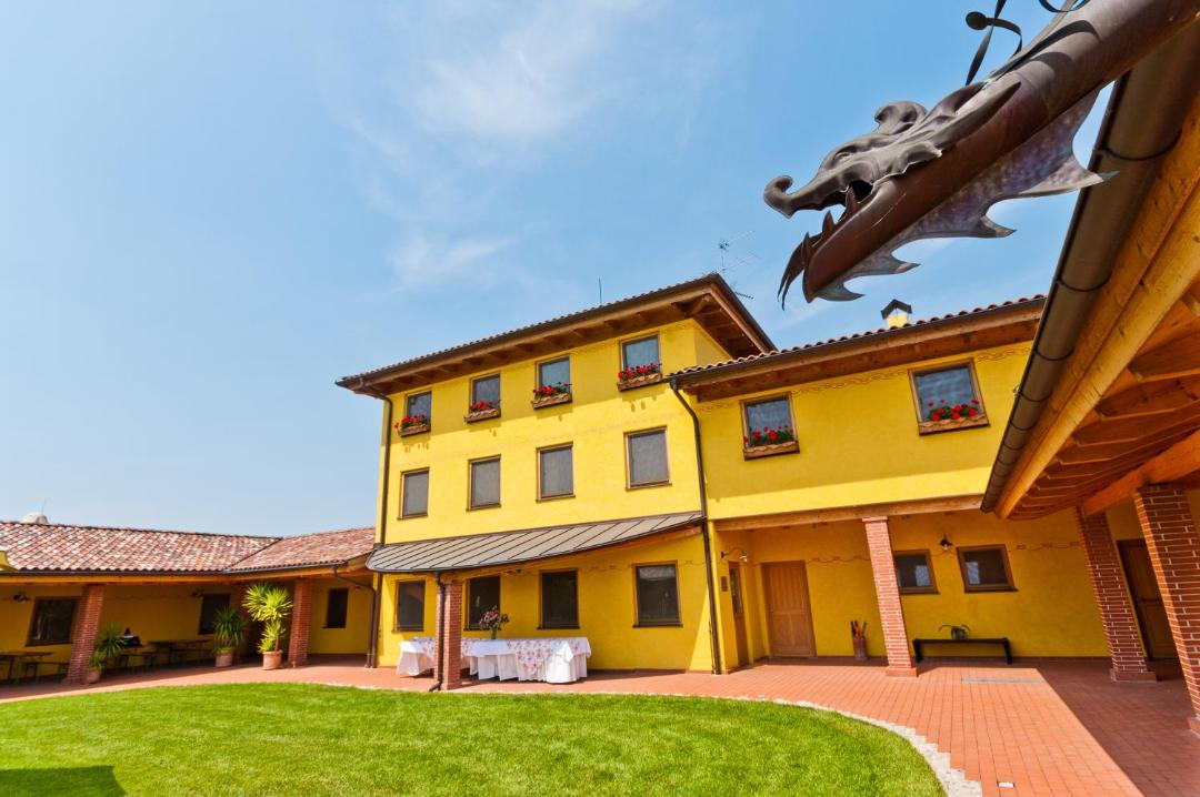 Photo of Buildings in Sud
