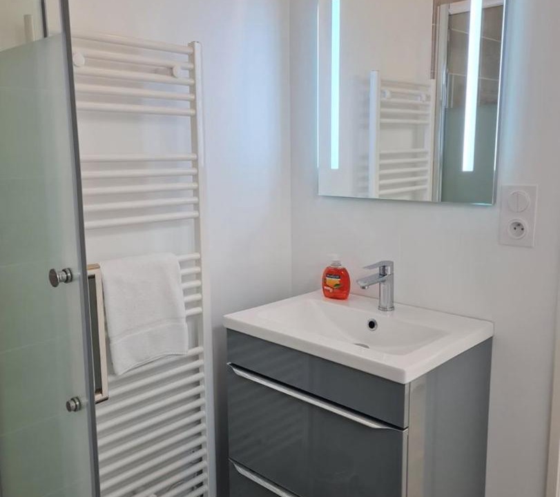 Photo of Bathroom in Faubourg-Raines