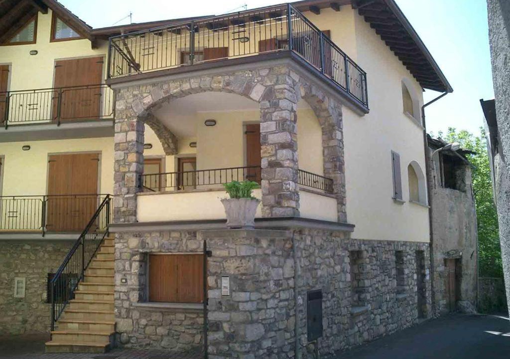 Photo of Buildings in Ossimo