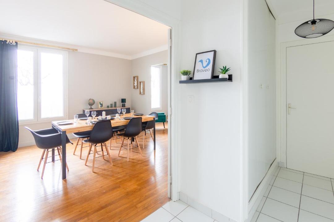 Photo of Livingroom in Downtown