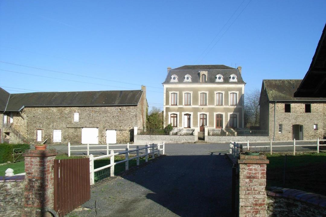 Photo of Buildings in Planquery