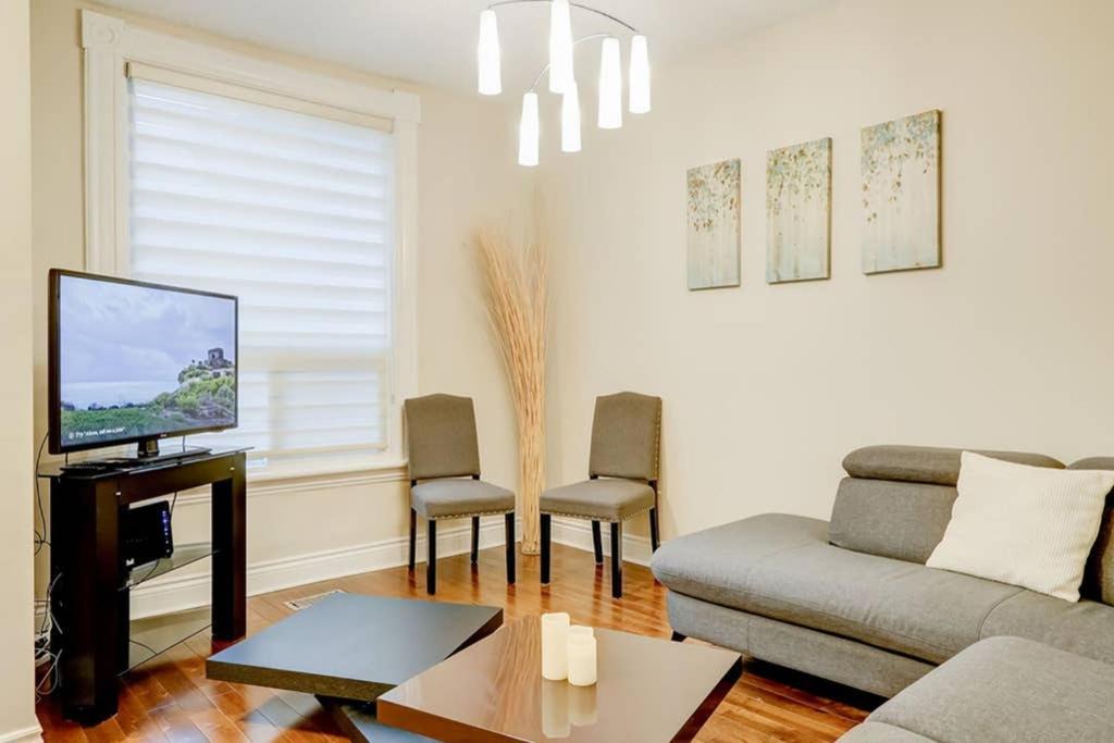Photo of Livingroom in Centretown