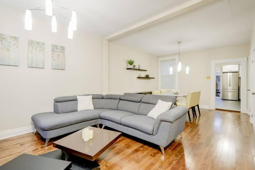 Photo of Livingroom in Centretown