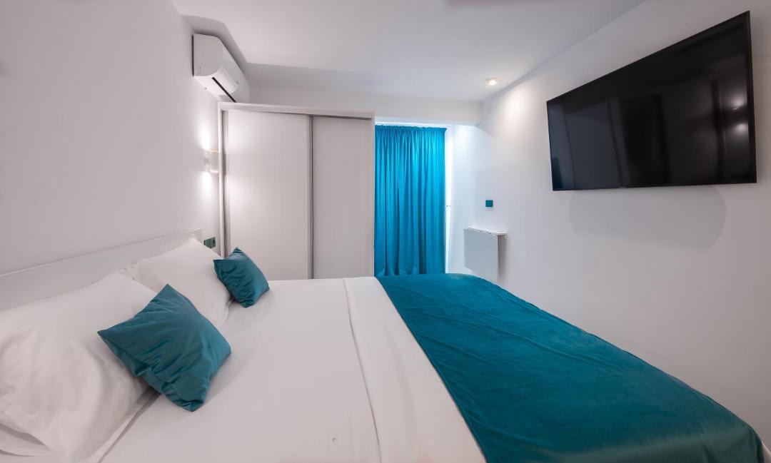 Photo of Bedroom in Saturn
