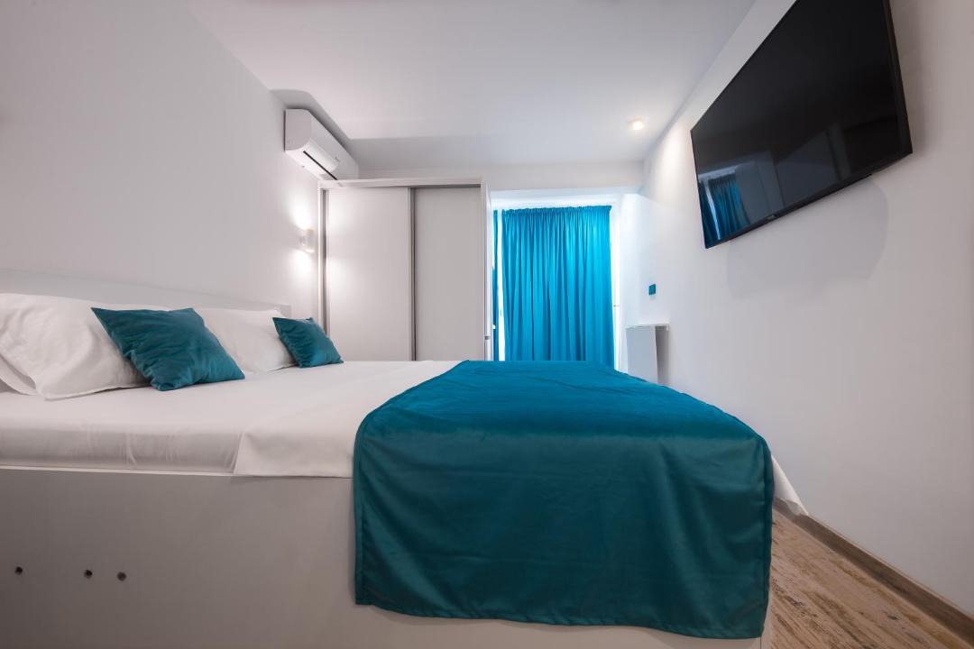 Photo of Bedroom in Saturn
