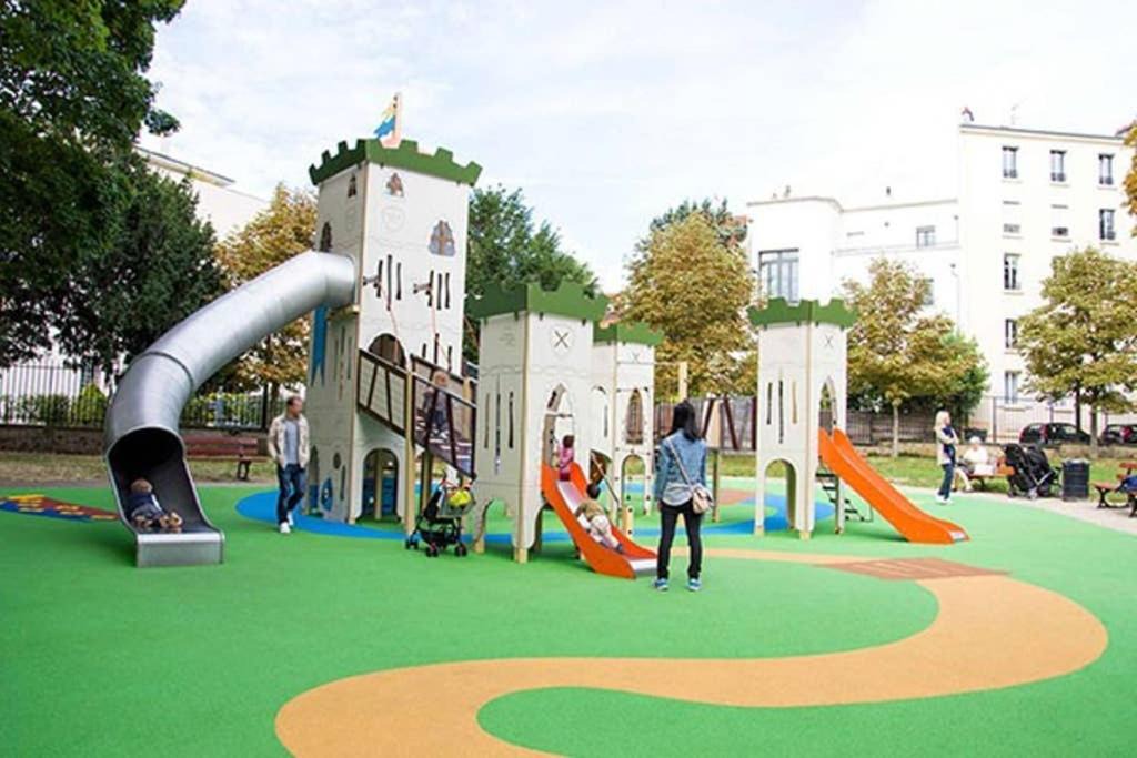 Photo of Others in Suresnes
