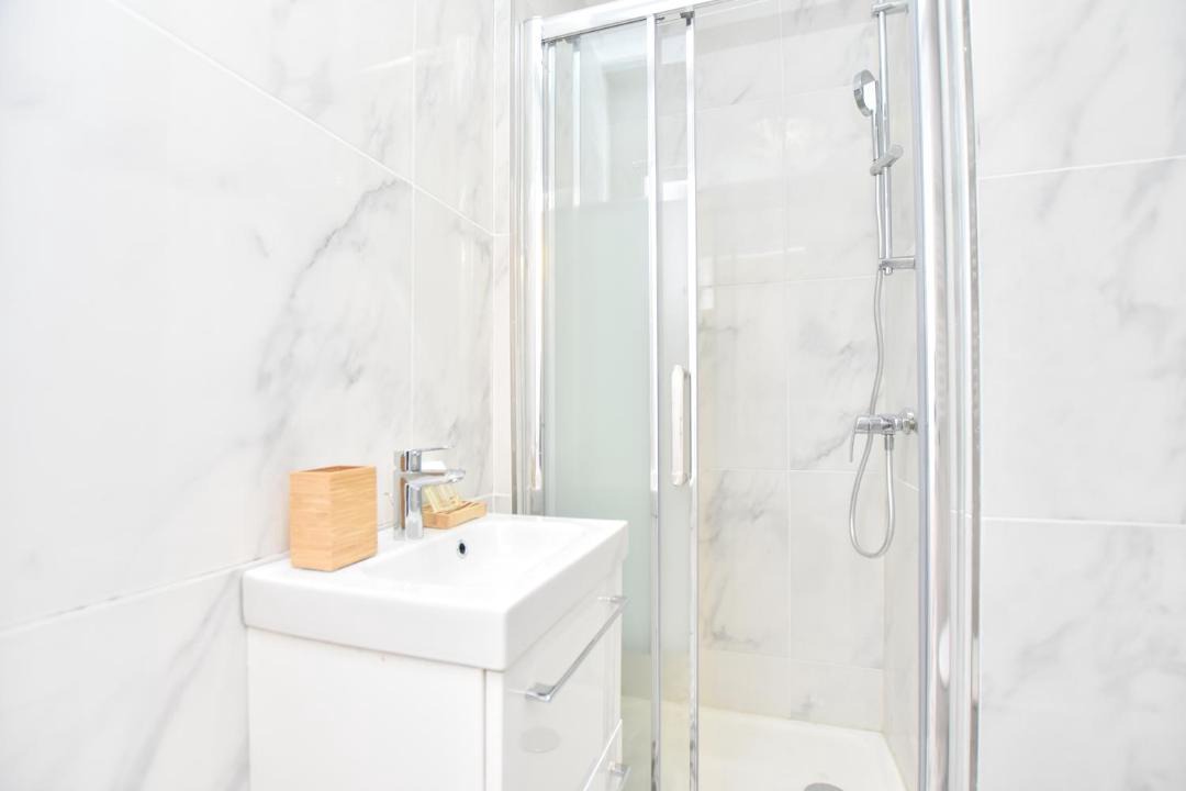 Photo of Bathroom in Quartier Saint-Ambroise