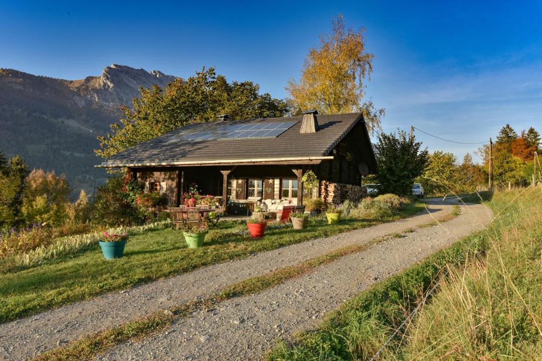Photo of Buildings in Thones
