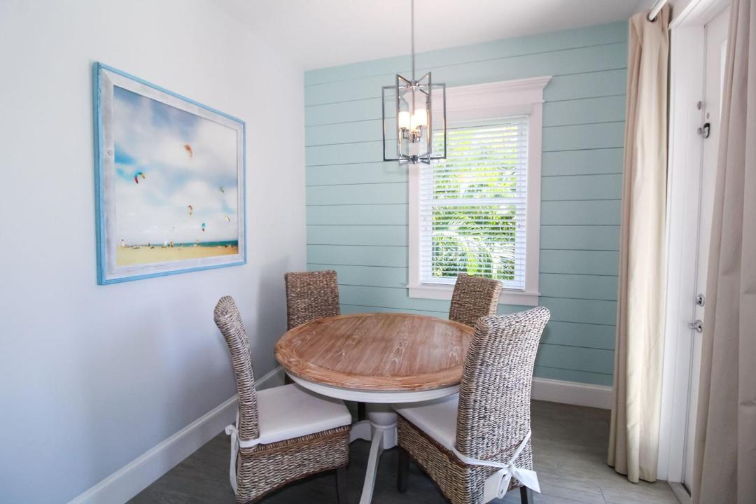 Photo of Livingroom in Holmes Beach